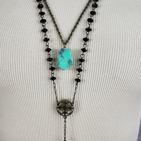 Goth inspired layered pendant necklace - Picture 3 of 4